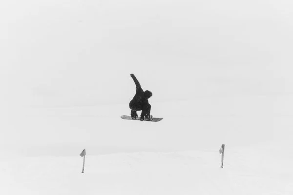 苏翊鸣单板滑雪大跳台世界杯夺冠，中国单板滑雪再添王牌新势力